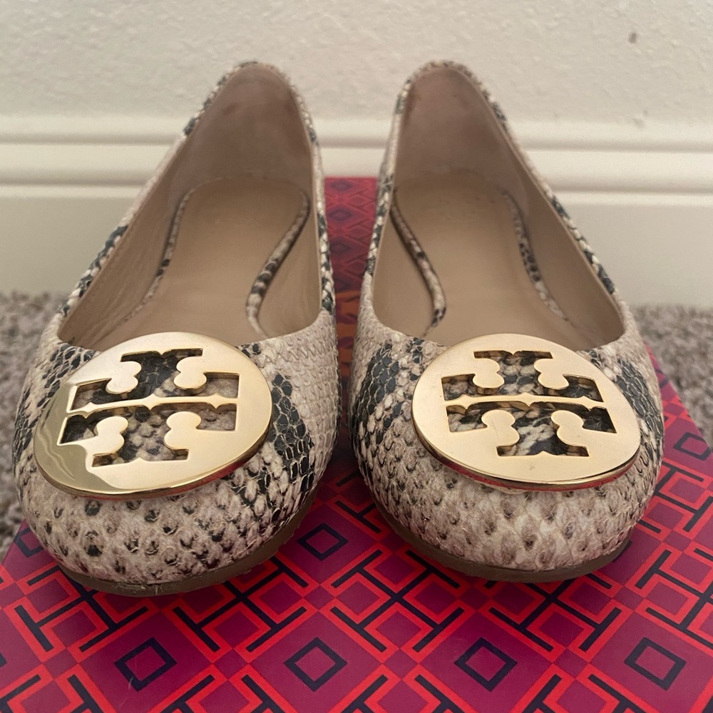 Tory Burch reva flats python print size 5.5